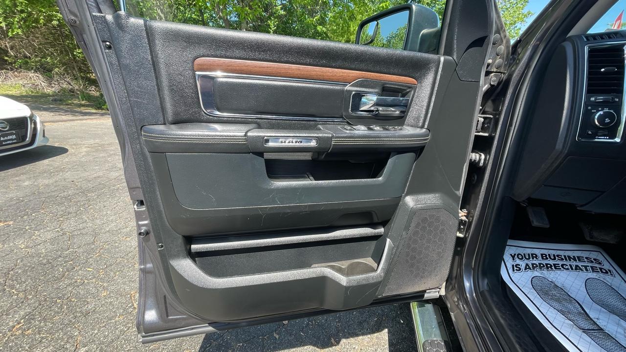 RAM 1500 Laramie Crew Cab SWB 4WD 2016