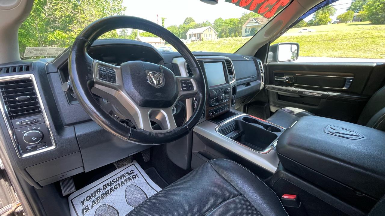 RAM 1500 Laramie Crew Cab SWB 4WD 2016