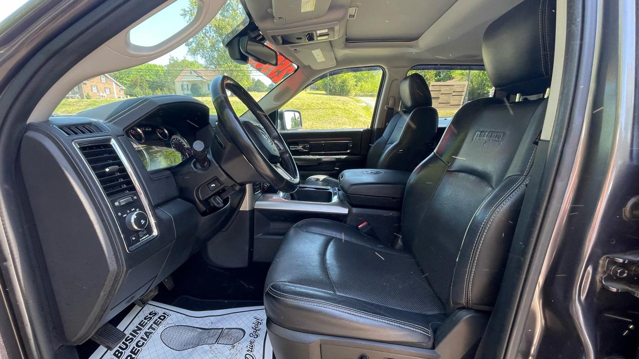 RAM 1500 Laramie Crew Cab SWB 4WD 2016