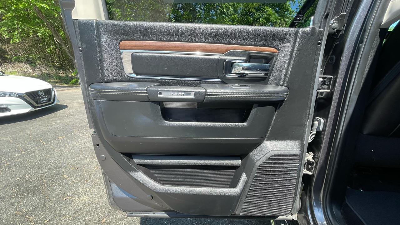 RAM 1500 Laramie Crew Cab SWB 4WD 2016