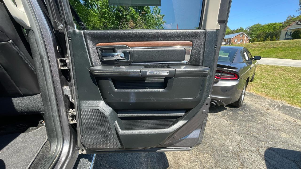 RAM 1500 Laramie Crew Cab SWB 4WD 2016