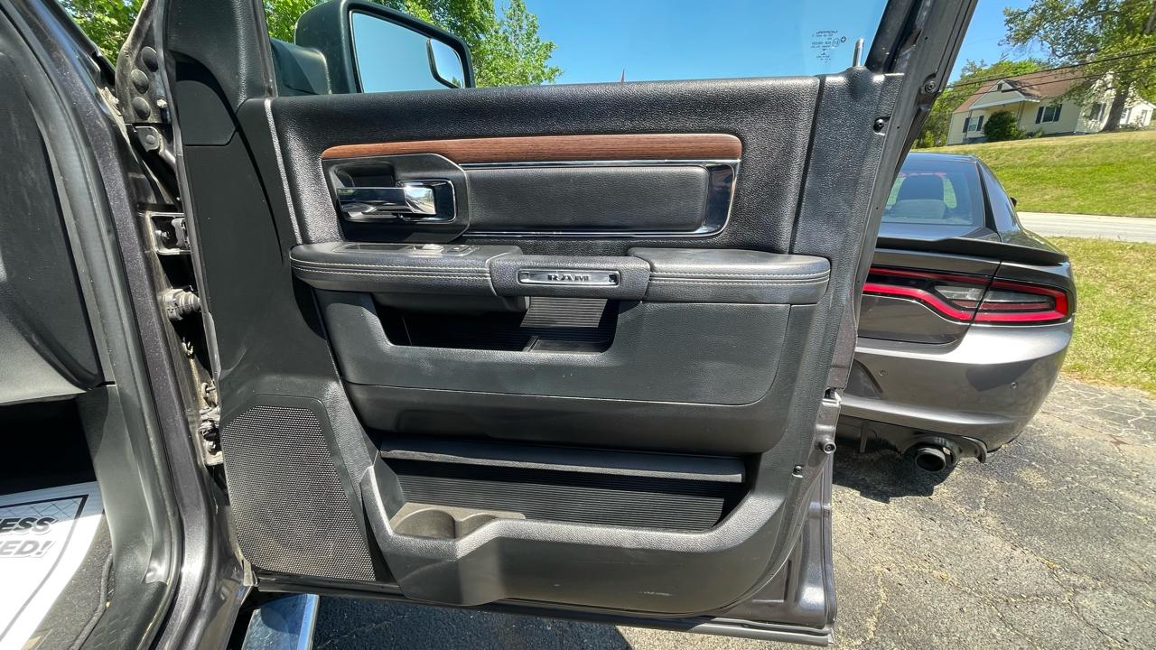 RAM 1500 Laramie Crew Cab SWB 4WD 2016