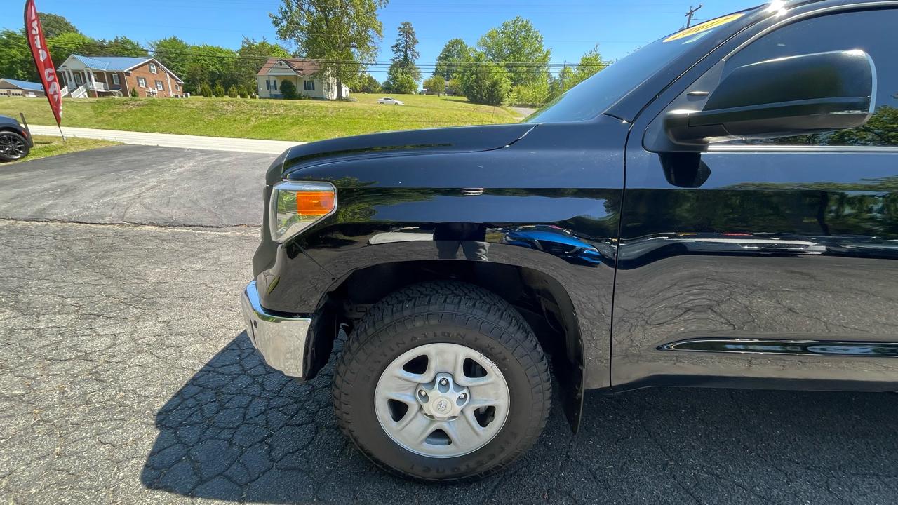 Toyota Tundra SR5 4.6L V8 Double Cab 4WD 2017