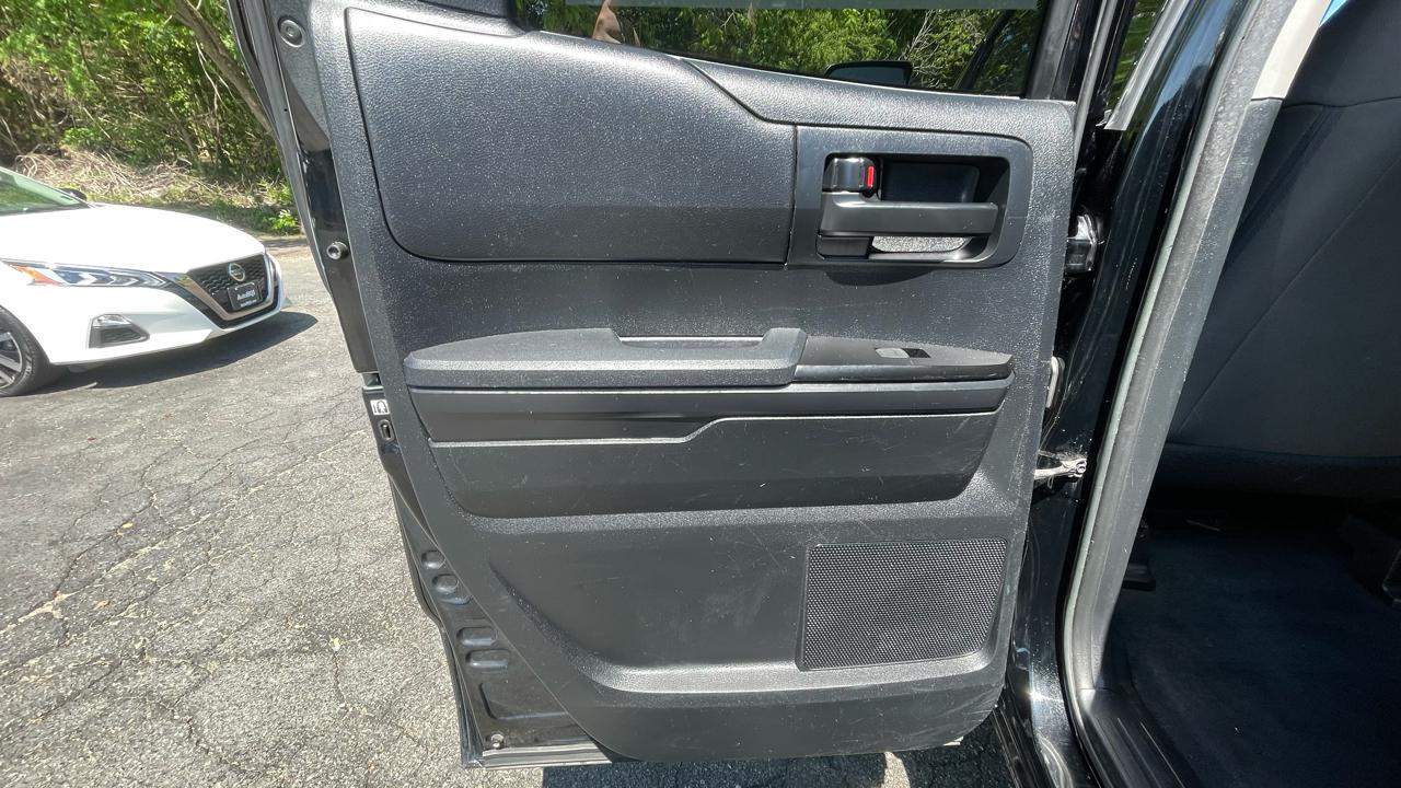 Toyota Tundra SR5 4.6L V8 Double Cab 4WD 2017