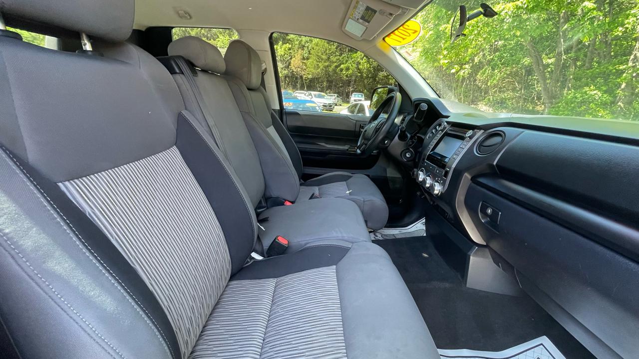 Toyota Tundra SR5 4.6L V8 Double Cab 4WD 2017
