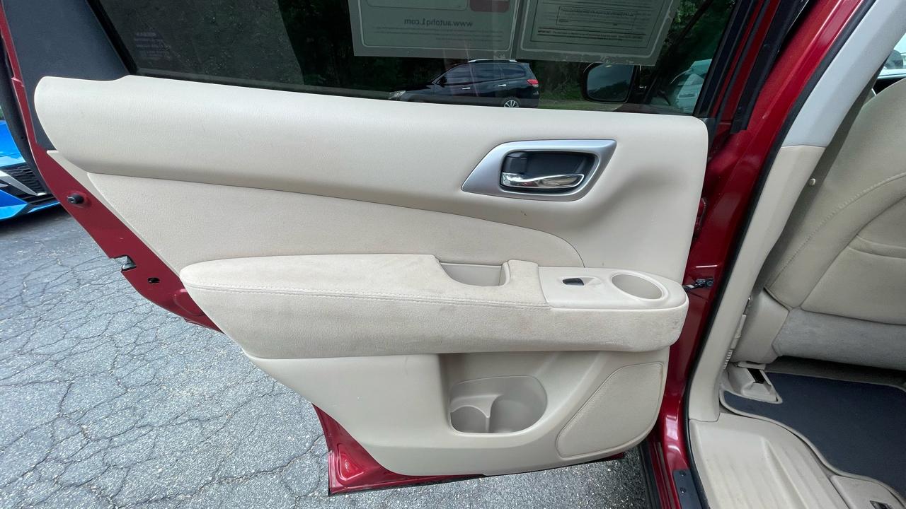 Nissan Pathfinder SV 4WD 2014