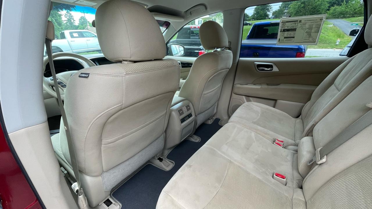 Nissan Pathfinder SV 4WD 2014