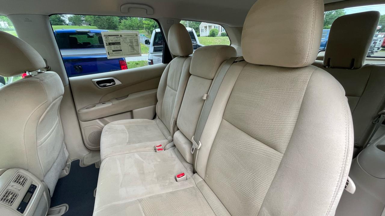 Nissan Pathfinder SV 4WD 2014