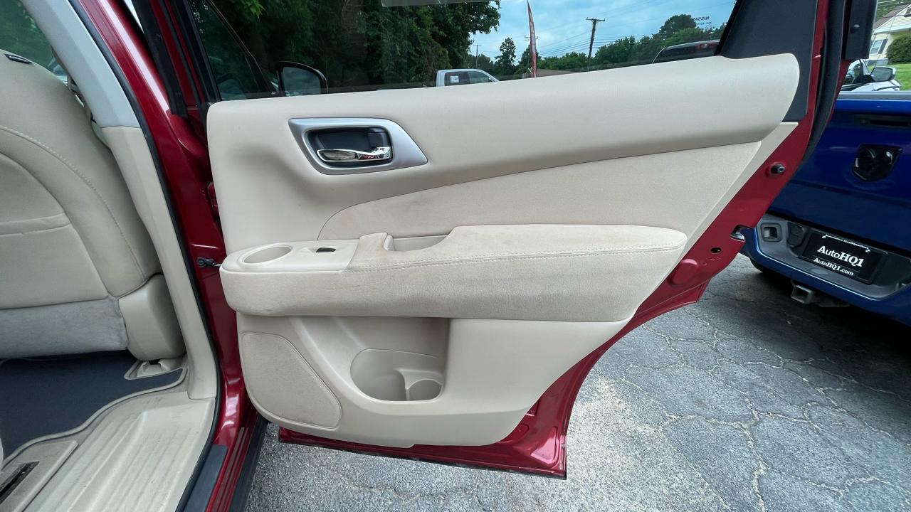 Nissan Pathfinder SV 4WD 2014