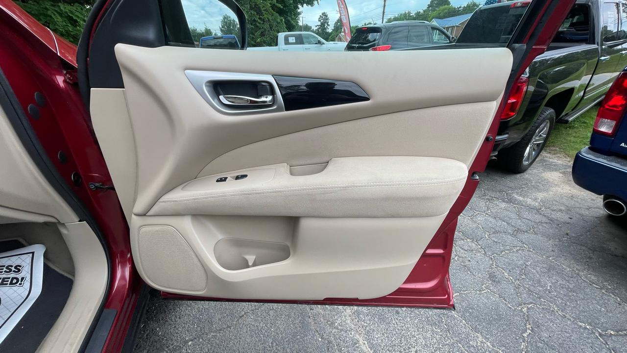 Nissan Pathfinder SV 4WD 2014