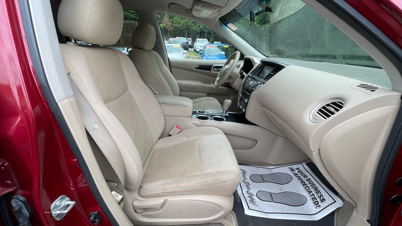 Nissan Pathfinder SV 4WD 2014