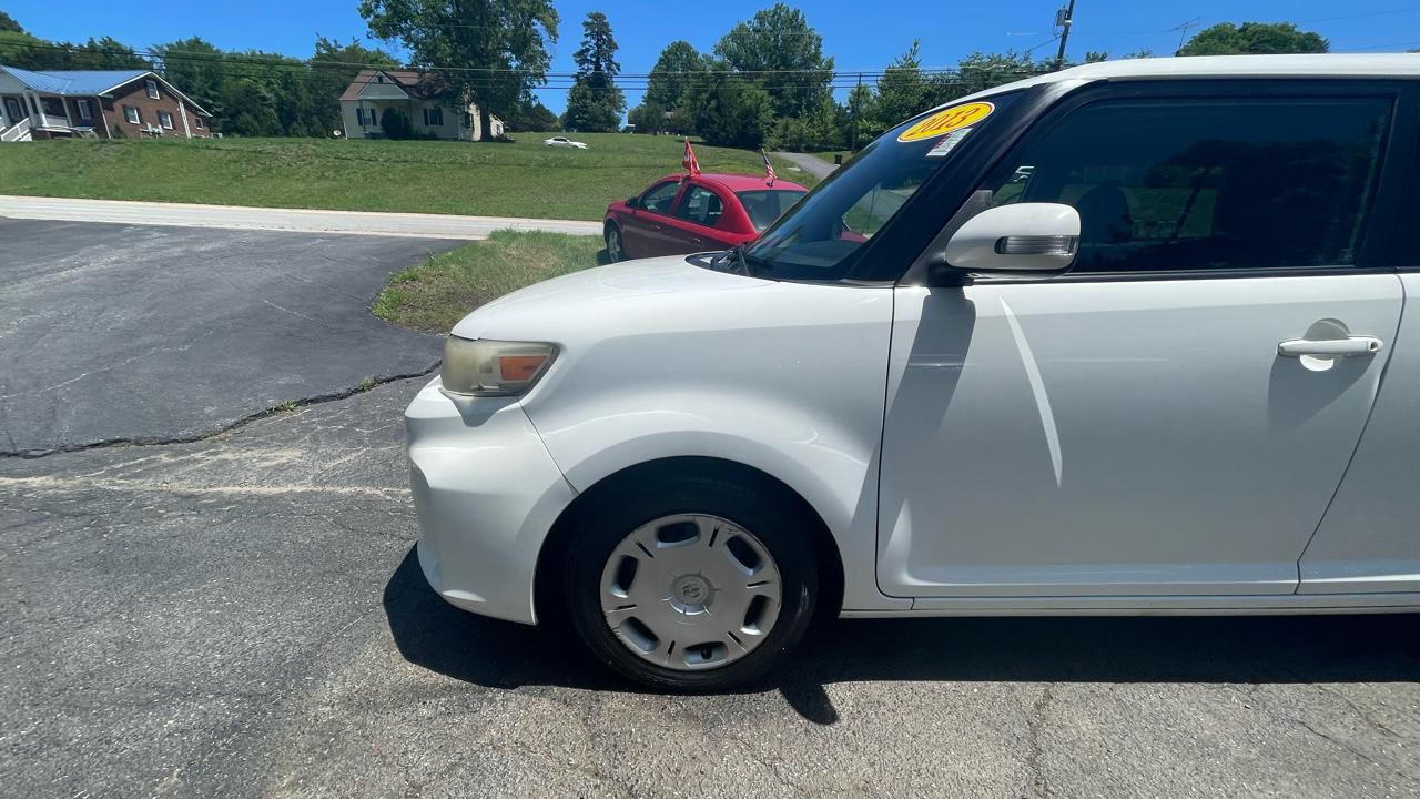 Scion xB 5-Door Wagon 5-Spd MT 2013