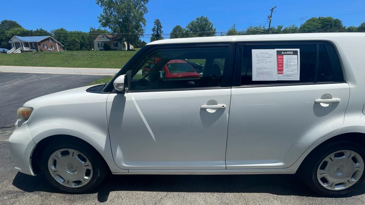 Scion xB 5-Door Wagon 5-Spd MT 2013