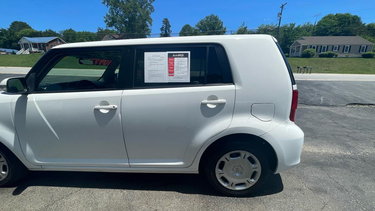 Scion xB 5-Door Wagon 5-Spd MT 2013
