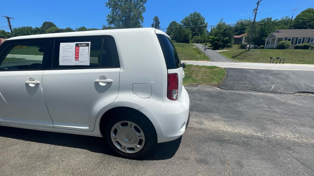 Scion xB 5-Door Wagon 5-Spd MT 2013
