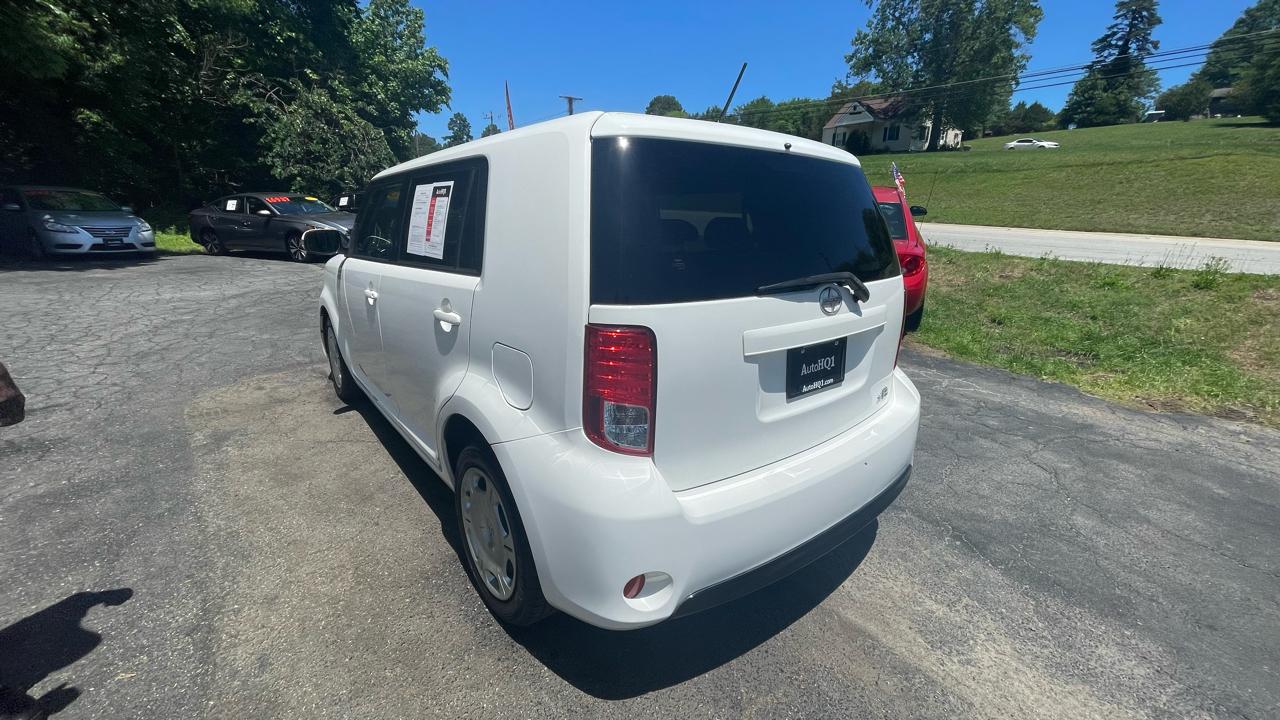 Scion xB 5-Door Wagon 5-Spd MT 2013