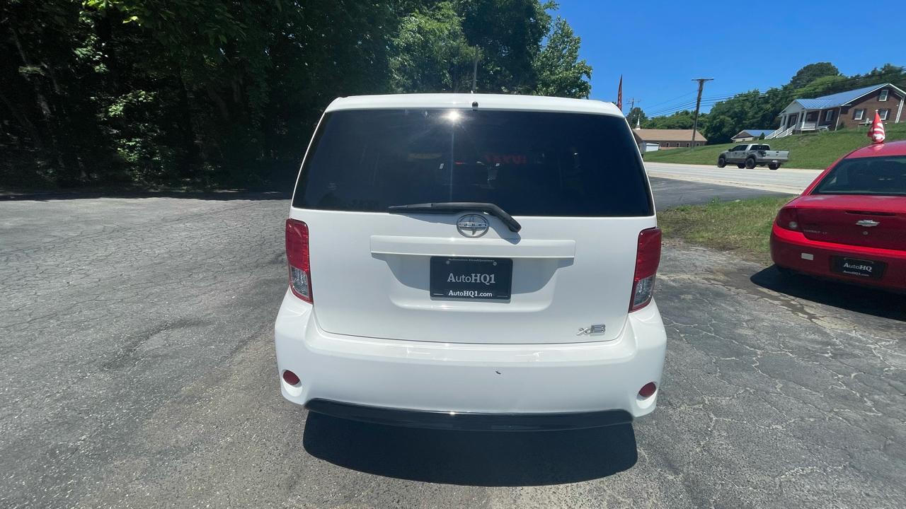 Scion xB 5-Door Wagon 5-Spd MT 2013