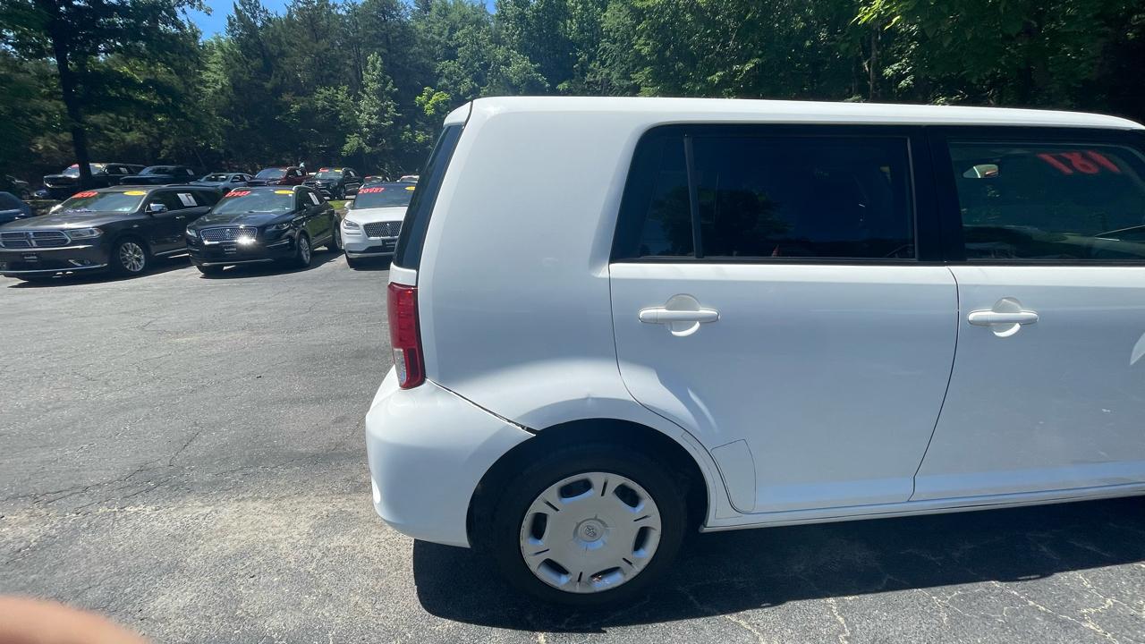Scion xB 5-Door Wagon 5-Spd MT 2013