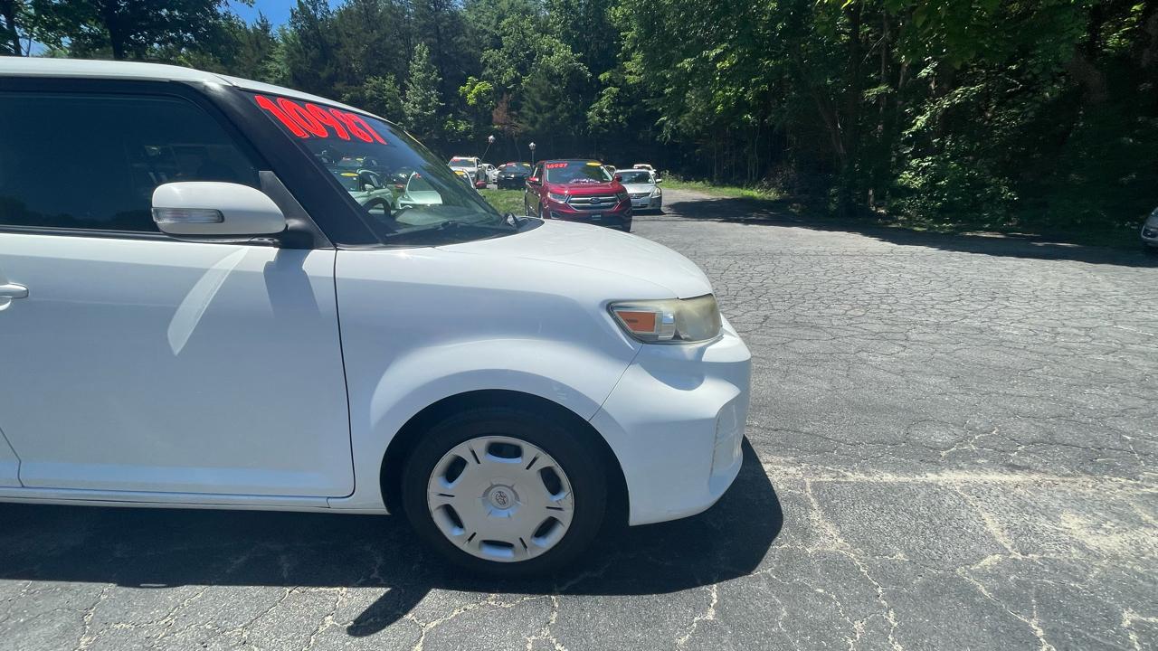 Scion xB 5-Door Wagon 5-Spd MT 2013
