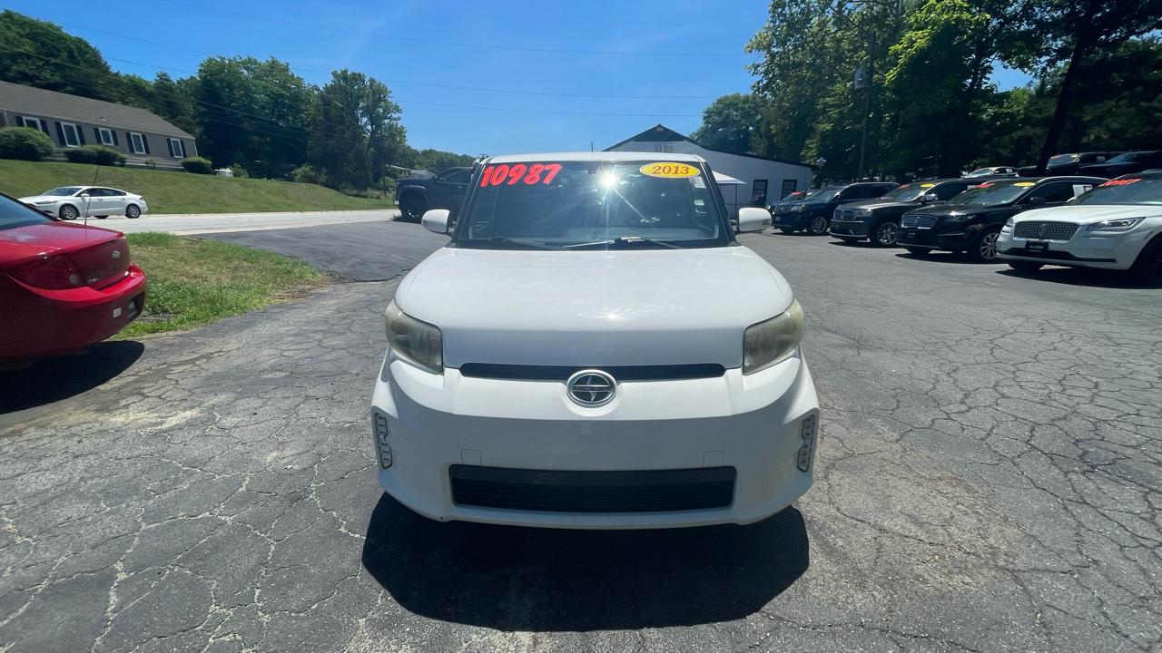 Scion xB 5-Door Wagon 5-Spd MT 2013