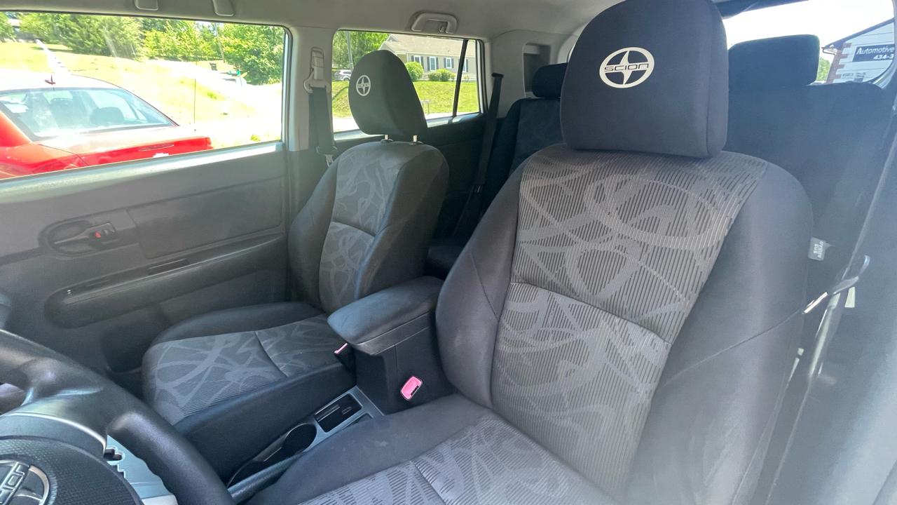 Scion xB 5-Door Wagon 5-Spd MT 2013