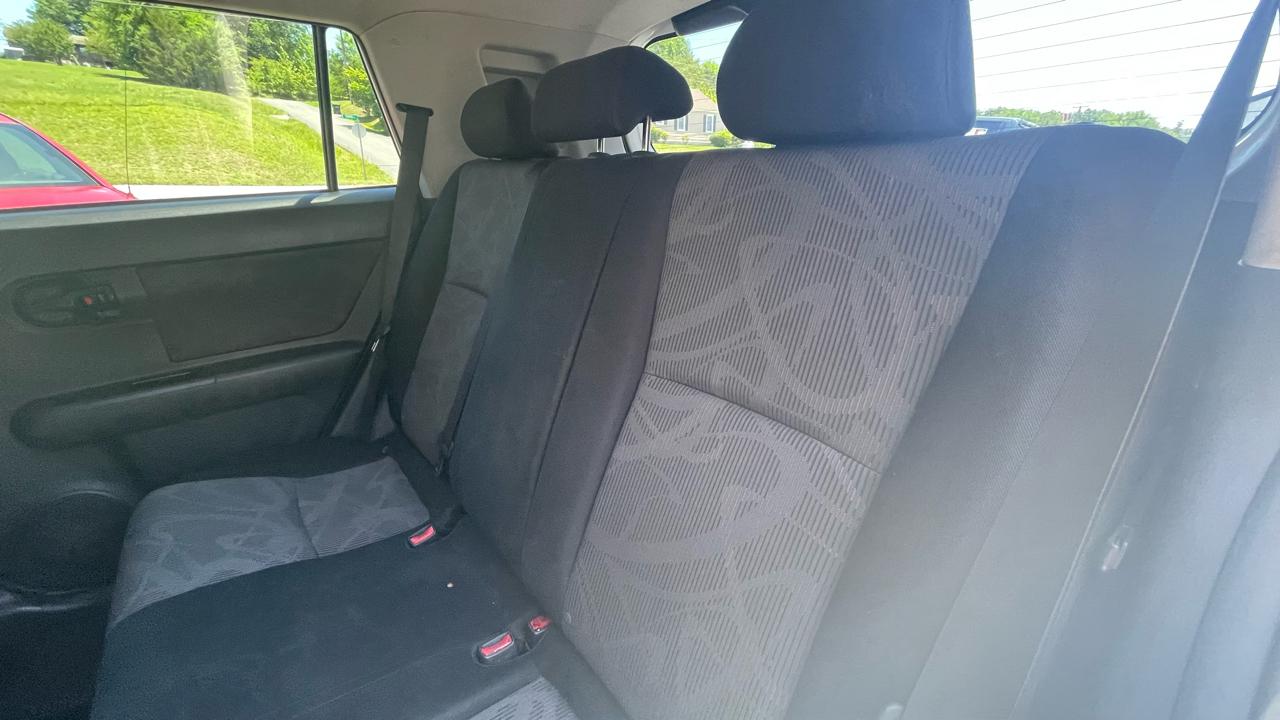 Scion xB 5-Door Wagon 5-Spd MT 2013