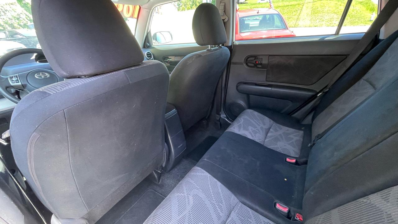 Scion xB 5-Door Wagon 5-Spd MT 2013