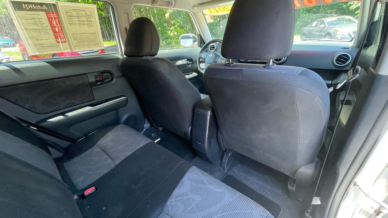 Scion xB 5-Door Wagon 5-Spd MT 2013
