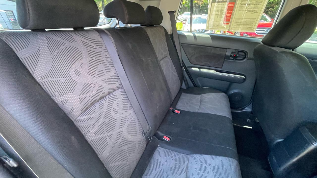 Scion xB 5-Door Wagon 5-Spd MT 2013