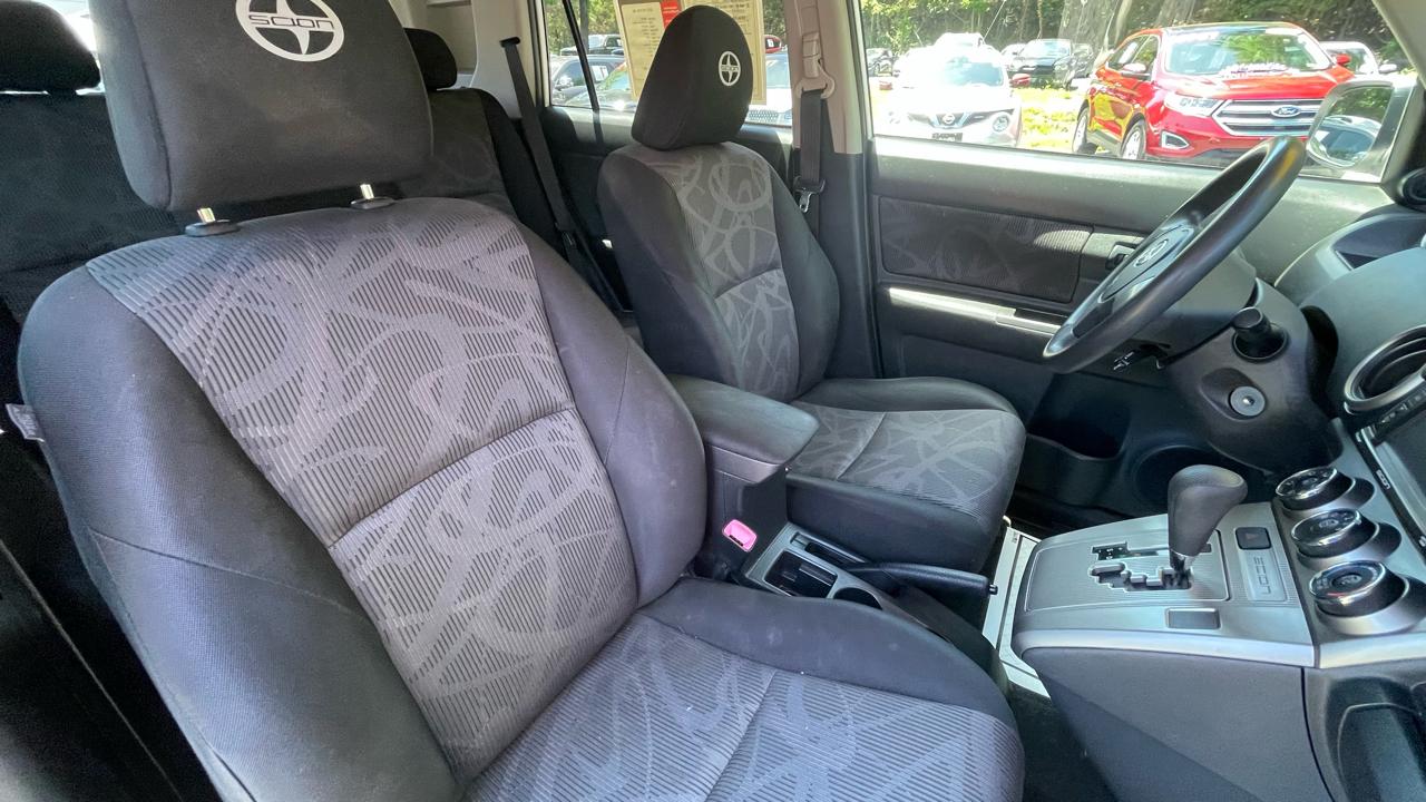 Scion xB 5-Door Wagon 5-Spd MT 2013