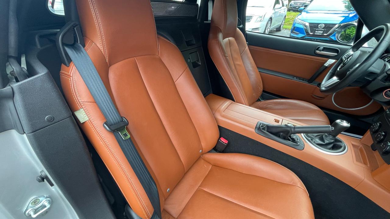 Mazda MX-5 Miata Grand Touring 2006