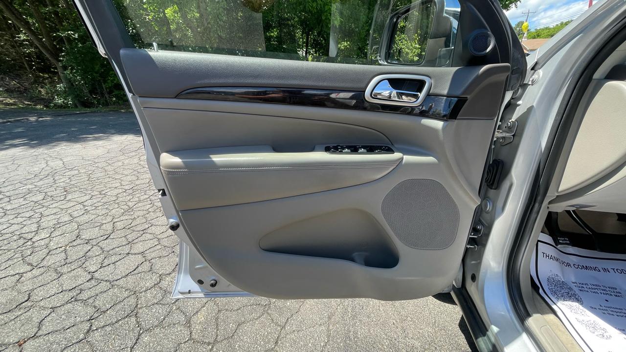 Jeep Grand Cherokee Laredo 4WD 2012