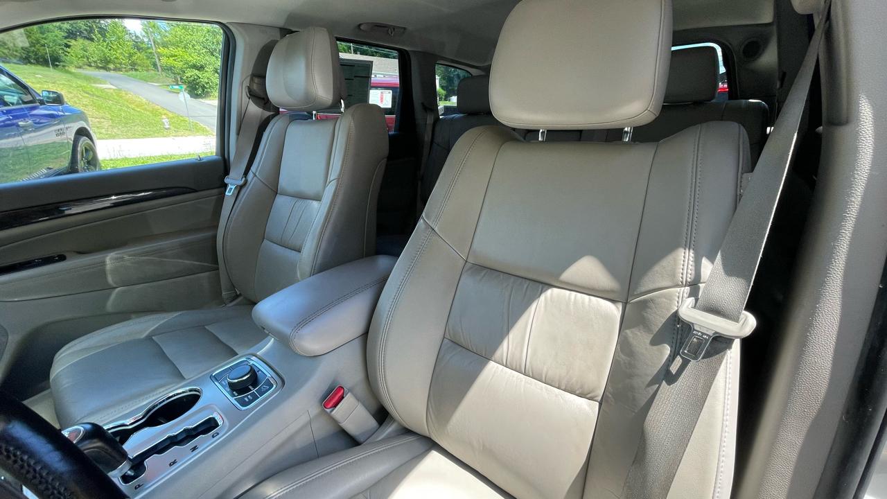 Jeep Grand Cherokee Laredo 4WD 2012