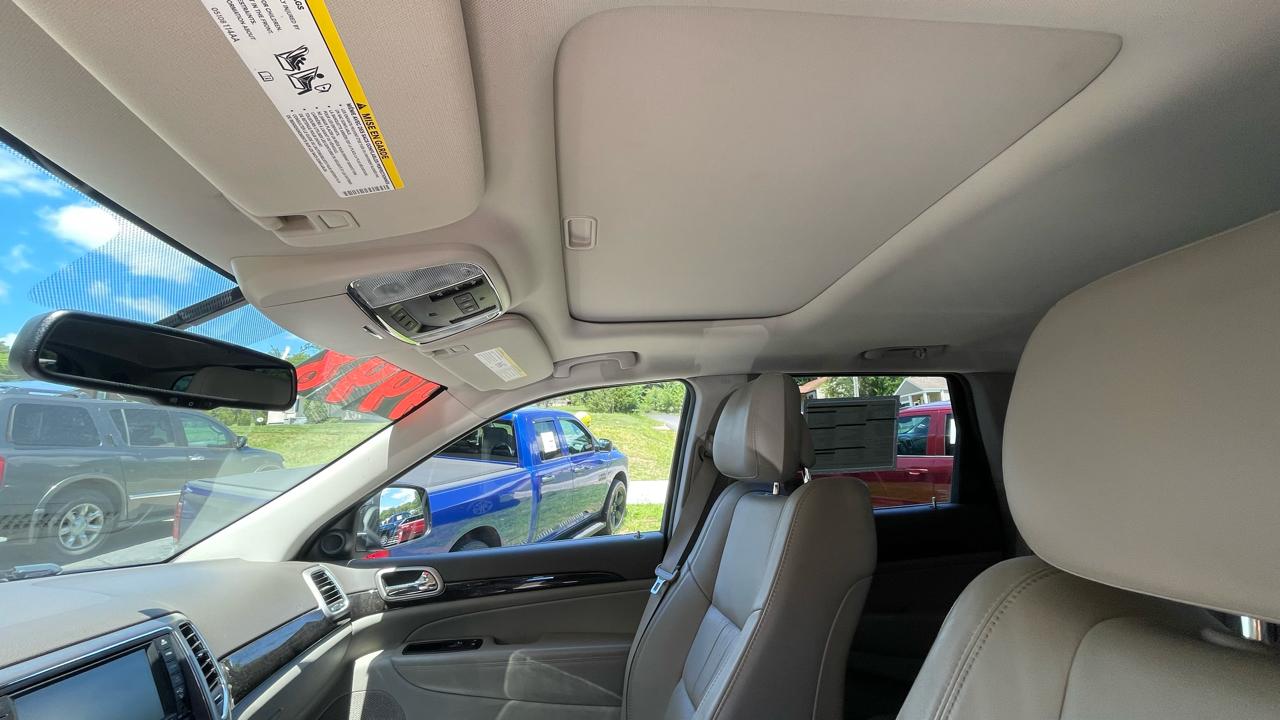 Jeep Grand Cherokee Laredo 4WD 2012