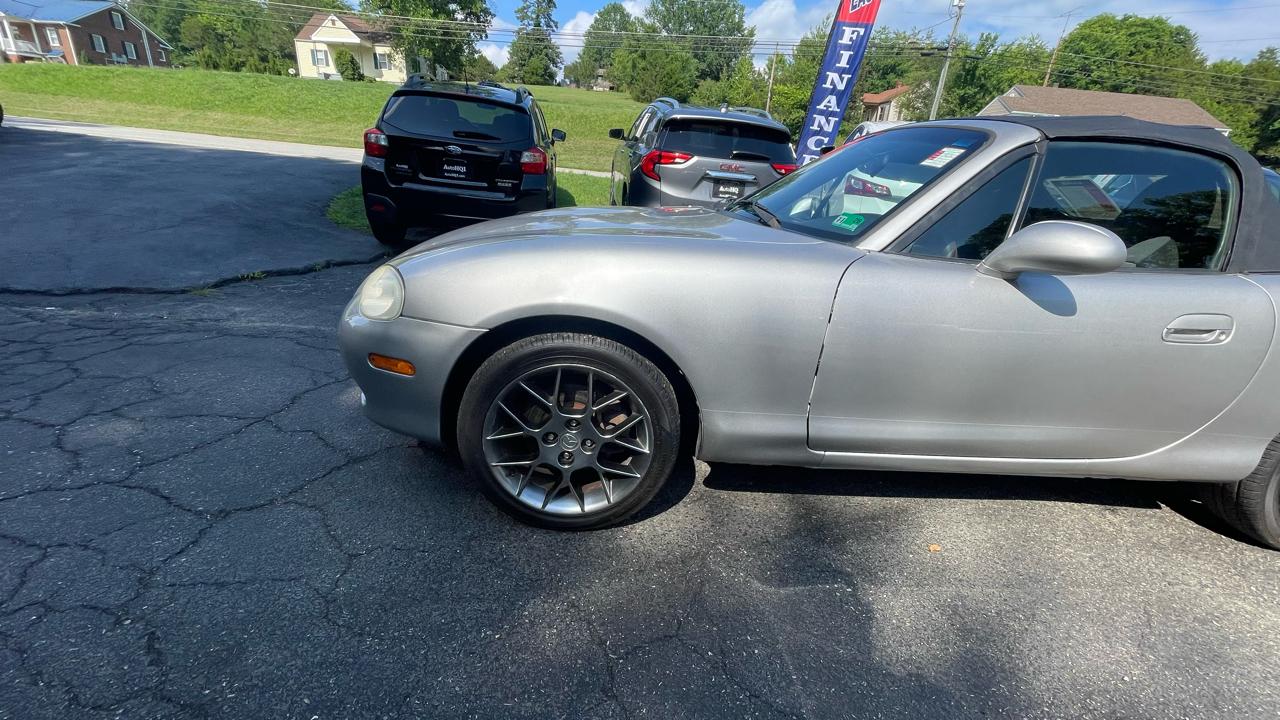 Mazda MX-5 Miata Base 2004