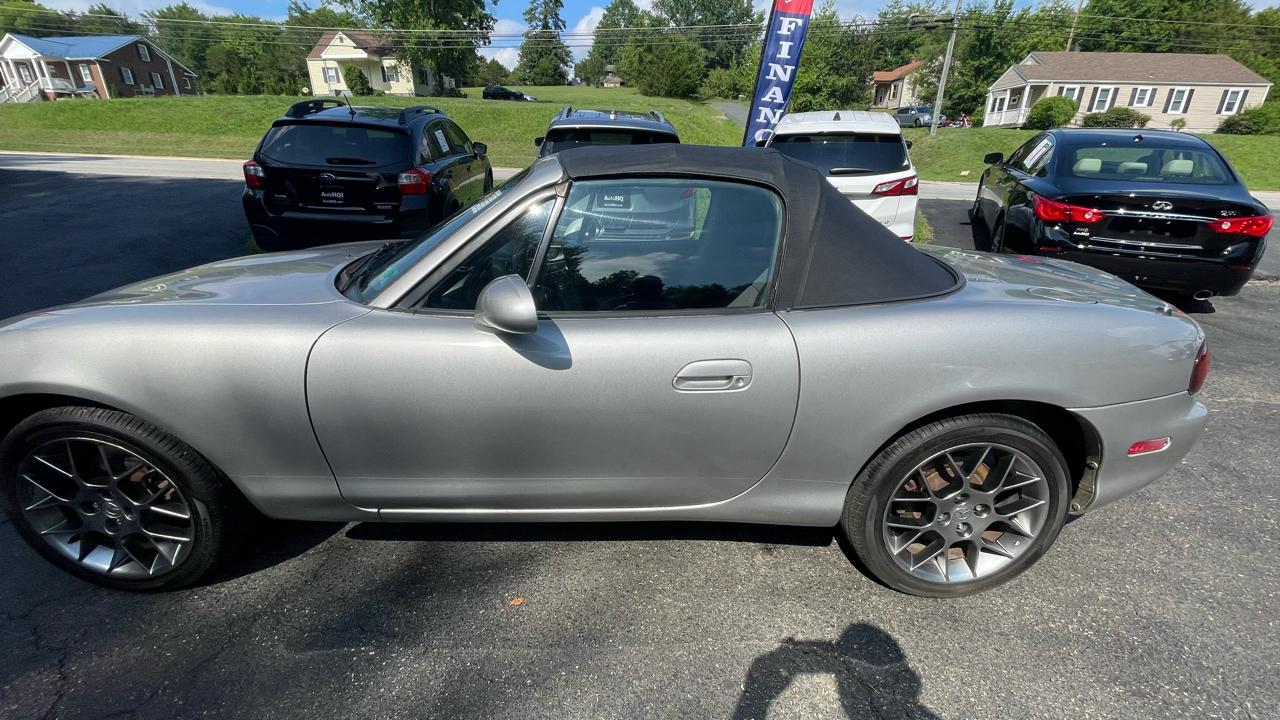 Mazda MX-5 Miata Base 2004