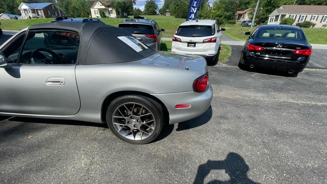 Mazda MX-5 Miata Base 2004