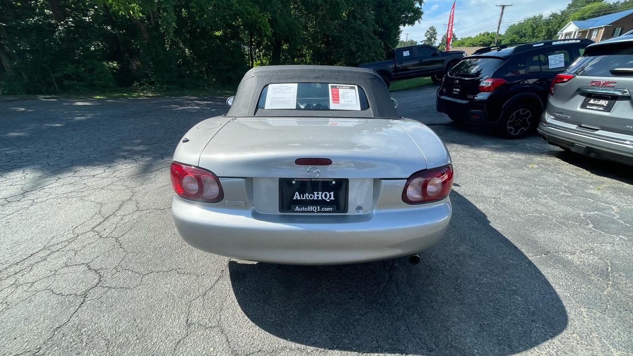 Mazda MX-5 Miata Base 2004