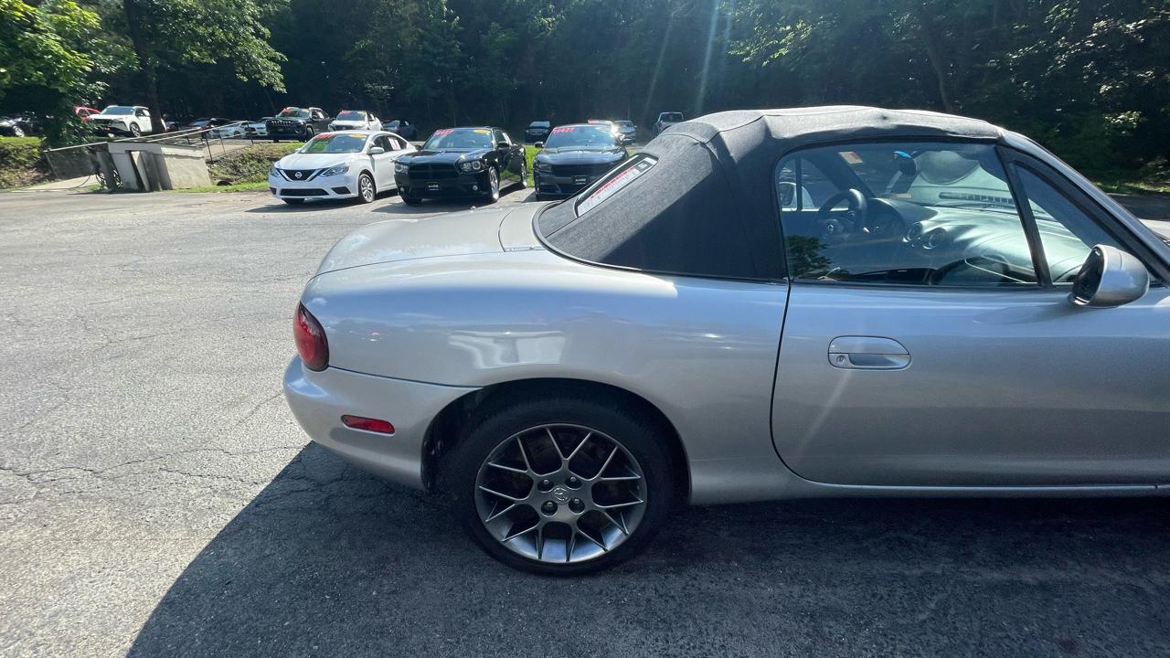 Mazda MX-5 Miata Base 2004