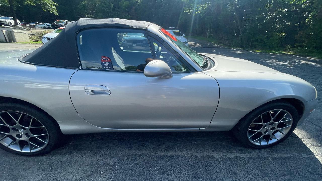 Mazda MX-5 Miata Base 2004