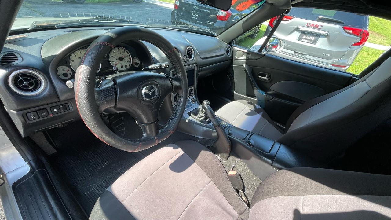 Mazda MX-5 Miata Base 2004