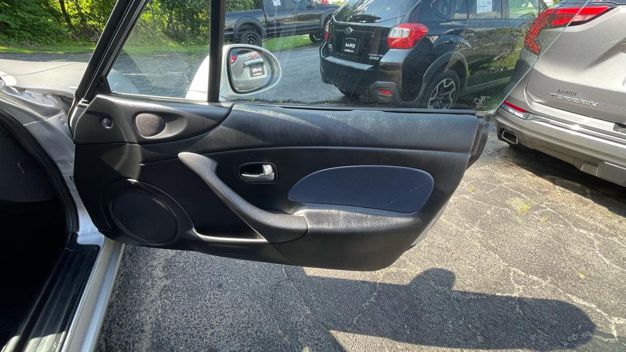 Mazda MX-5 Miata Base 2004