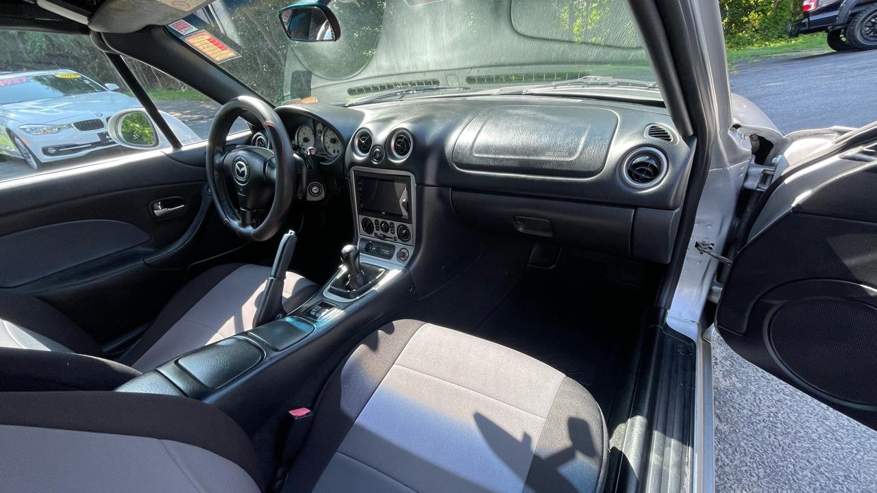 Mazda MX-5 Miata Base 2004
