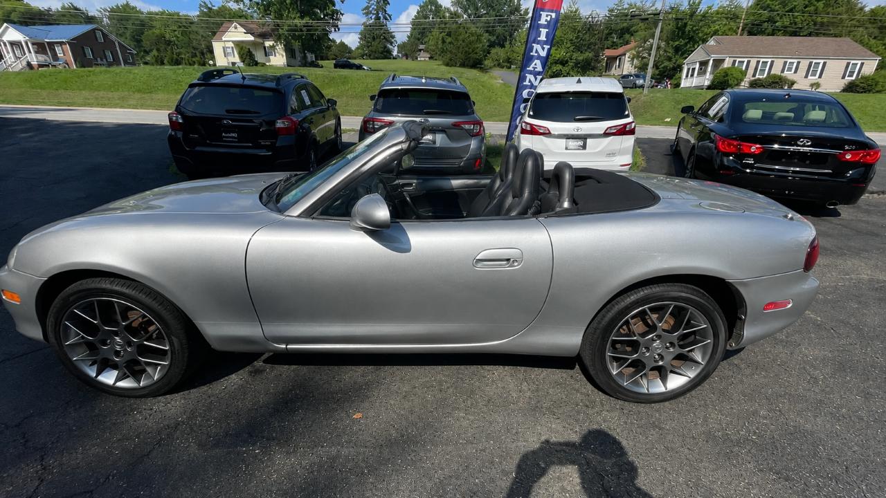 Mazda MX-5 Miata Base 2004