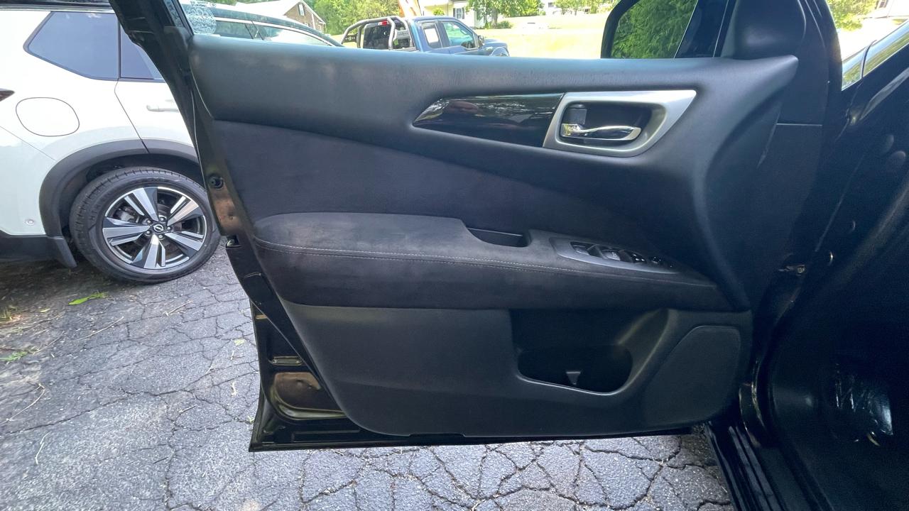 Nissan Pathfinder SV 4WD 2015