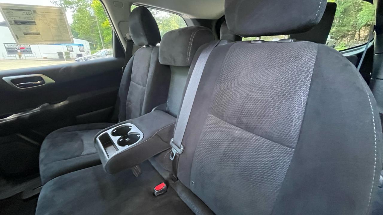 Nissan Pathfinder SV 4WD 2015