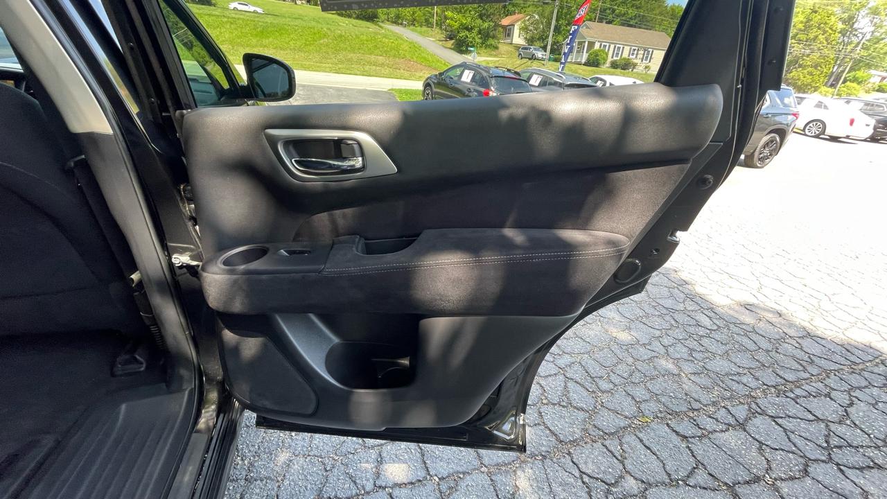 Nissan Pathfinder SV 4WD 2015