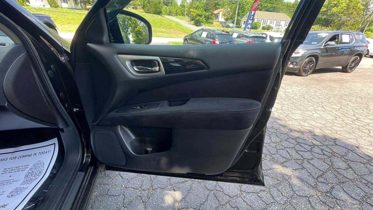 Nissan Pathfinder SV 4WD 2015