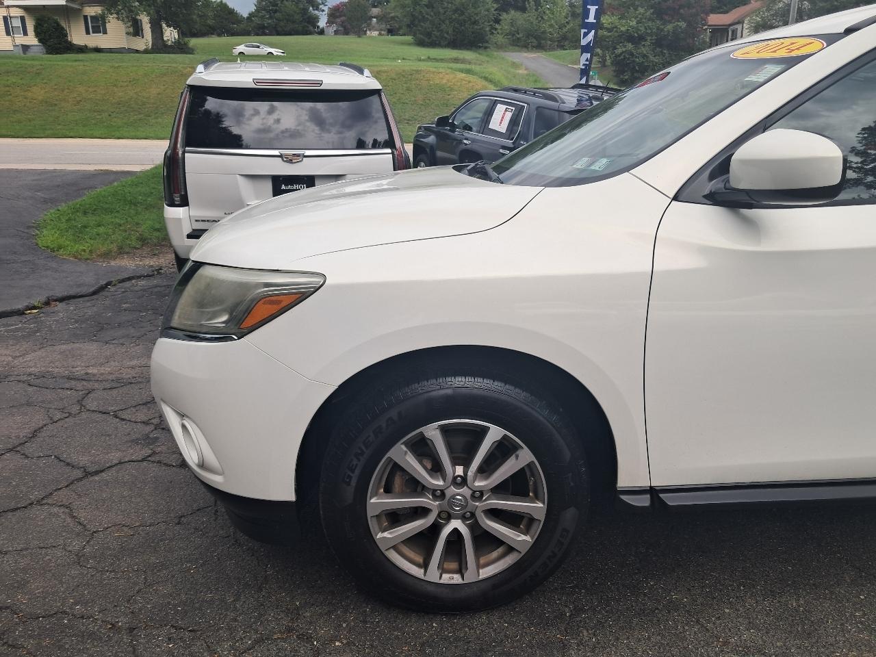 Nissan Pathfinder SV 4WD 2014
