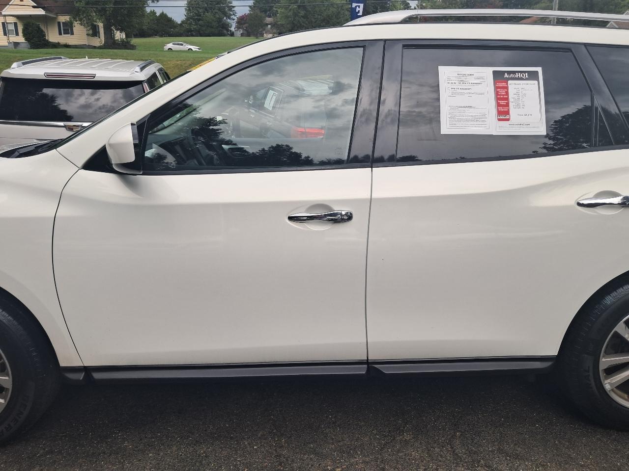 Nissan Pathfinder SV 4WD 2014